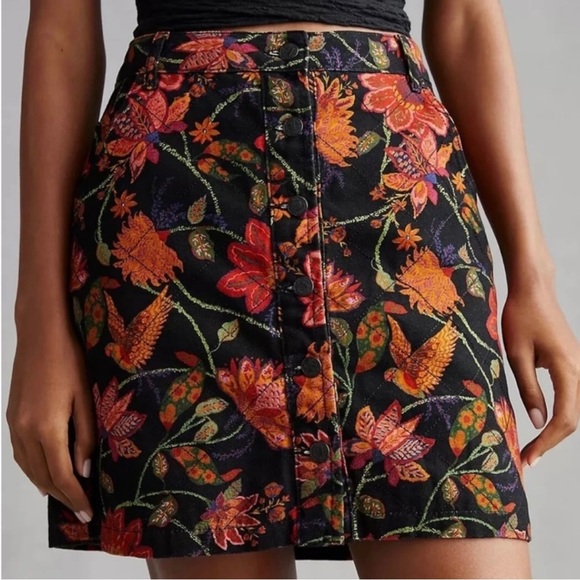 Farm x Anthropologie Quilted Mini Skirt - Black
Floral - SMALL - FARM Rio - Picture 2 of 5